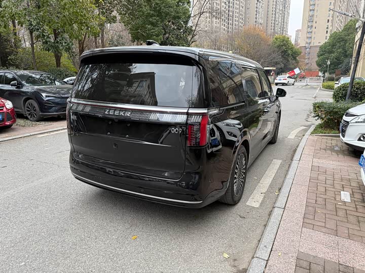Фото 7 - Zeekr 009