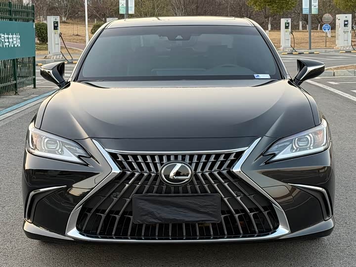 Фото 2 - Lexus ES