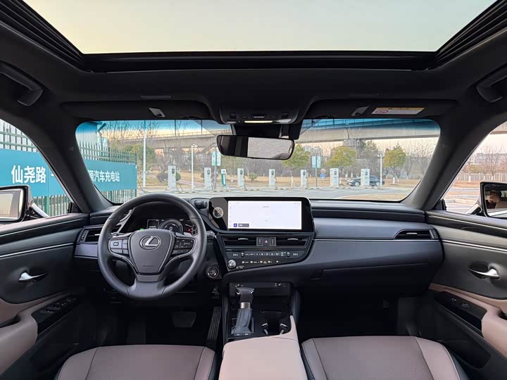 Фото 9 - Lexus ES