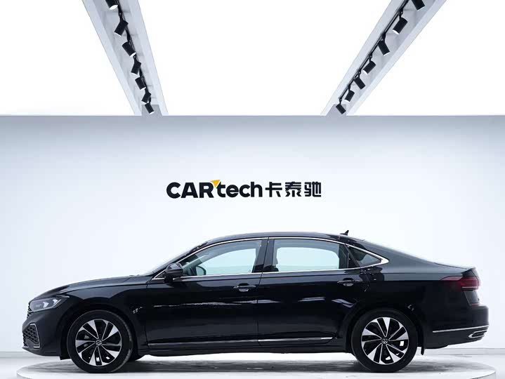 Фото 2 - Volkswagen Passat