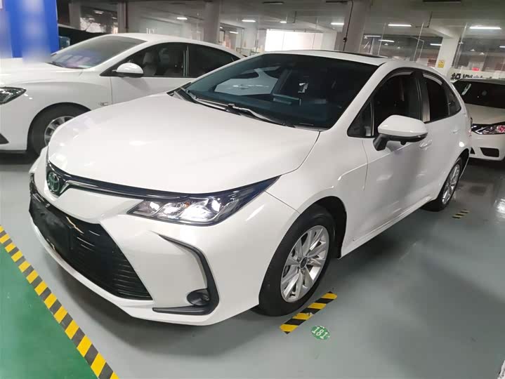 Фото 2 - Toyota Corolla