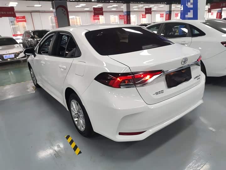 Фото 5 - Toyota Corolla