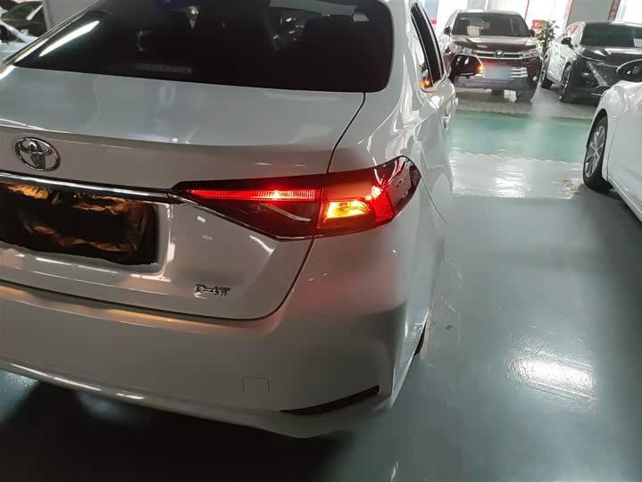 Фото 8 - Toyota Corolla