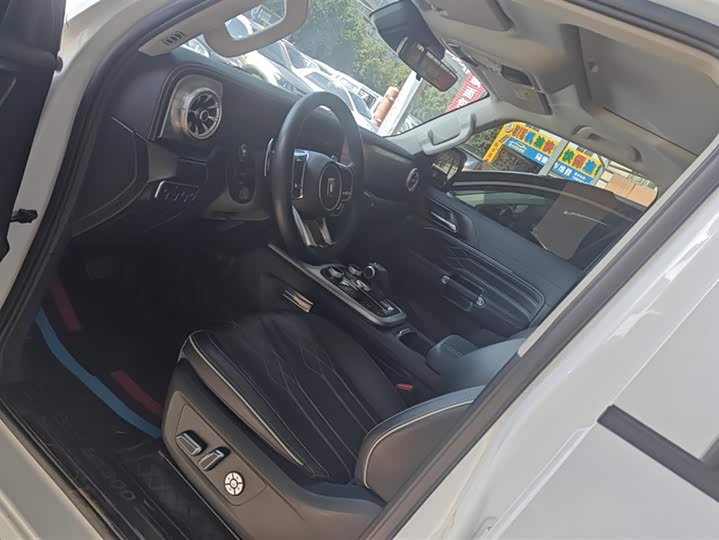 Фото 9 - Tank 300