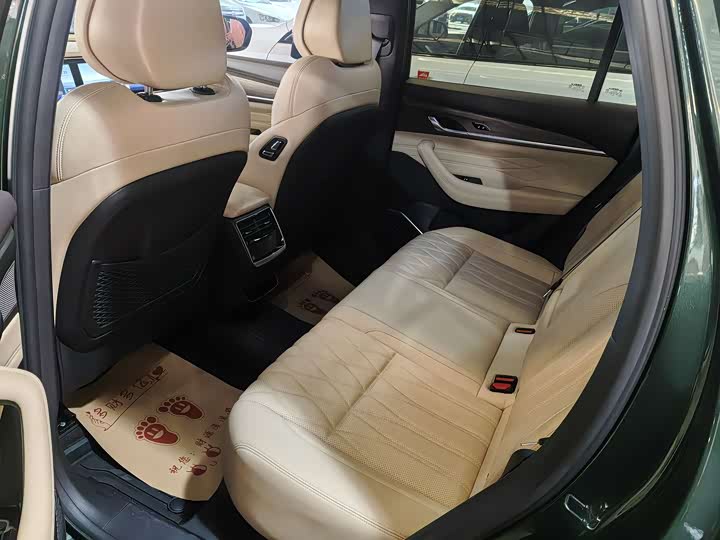 Фото 8 - Geely Monjaro