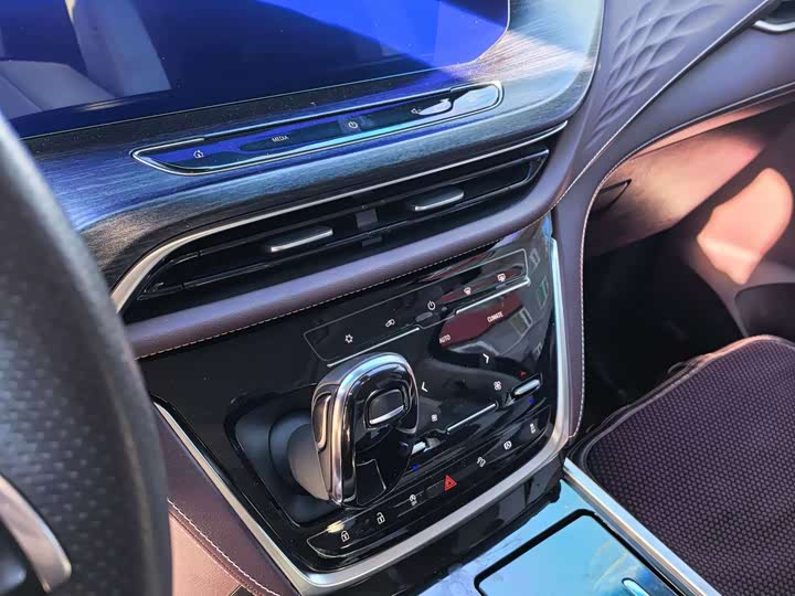 Фото 9 - Buick GL8 ES