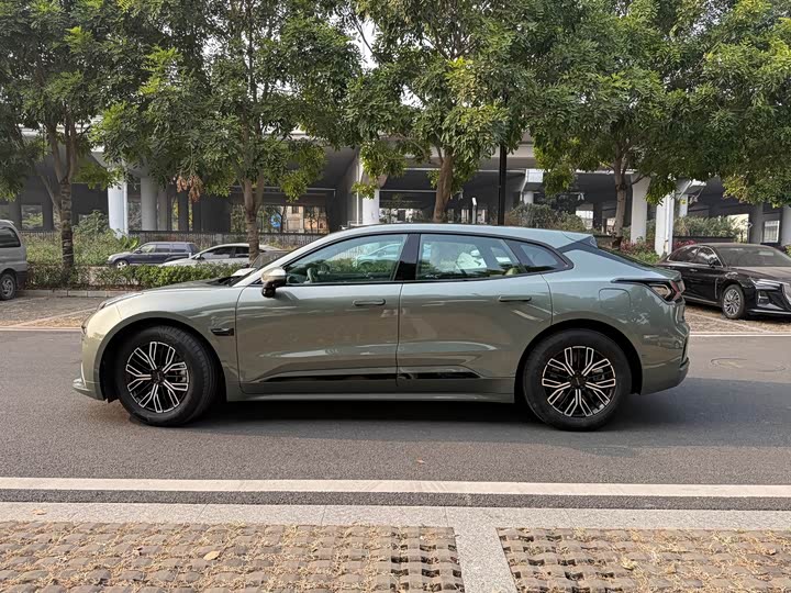 Фото 3 - Zeekr 001