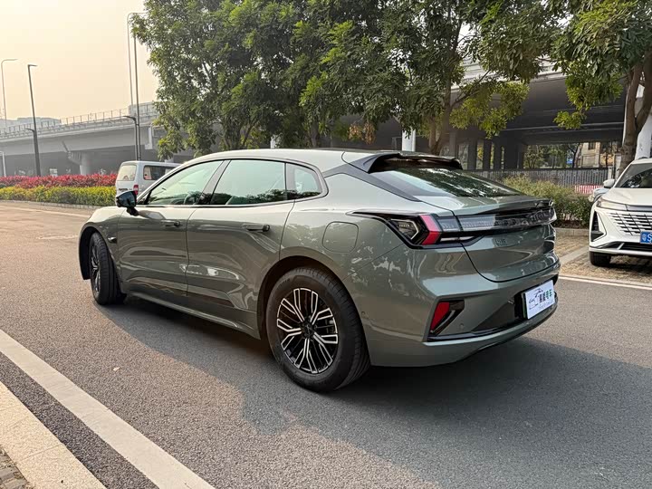 Фото 4 - Zeekr 001