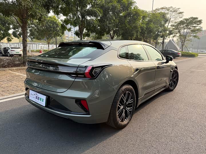 Фото 6 - Zeekr 001