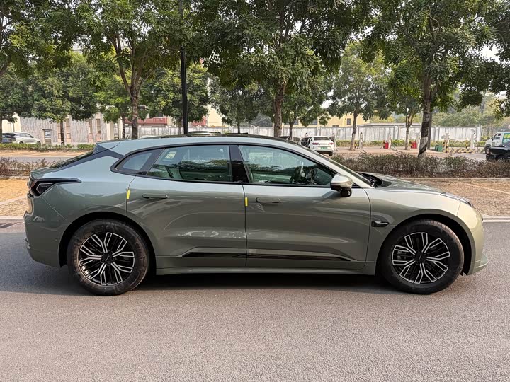 Фото 7 - Zeekr 001