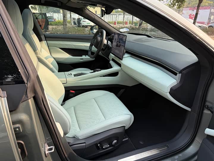 Фото 9 - Zeekr 001