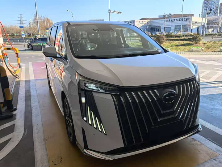 Фото 2 - GAC Trumpchi M8