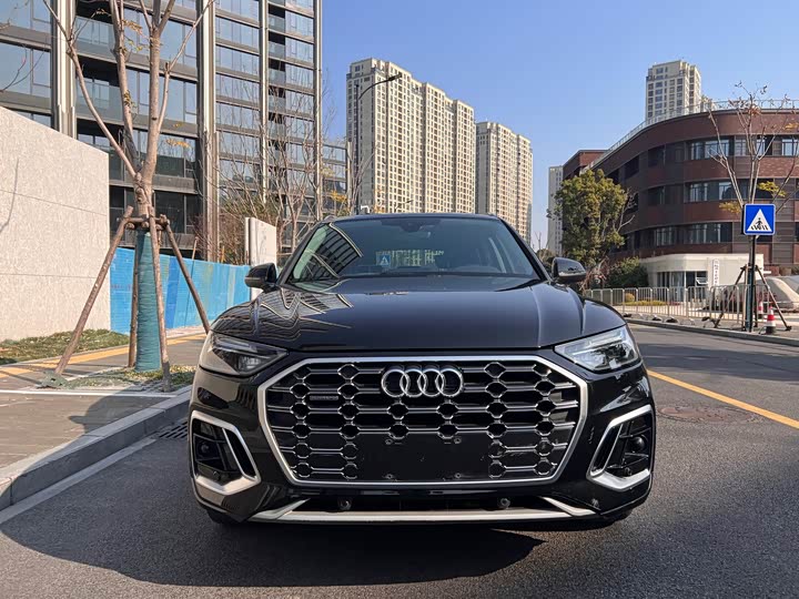 Фото 2 - Audi Q5L