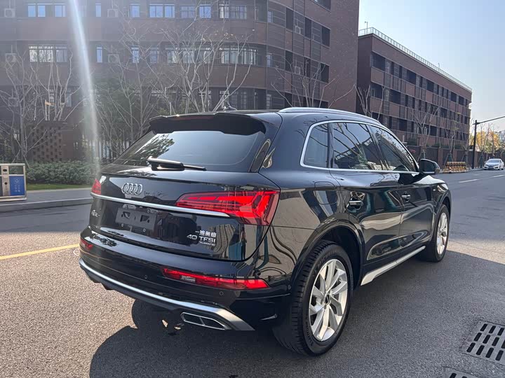 Фото 9 - Audi Q5L