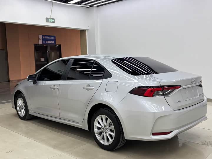 Фото 3 - Toyota Corolla