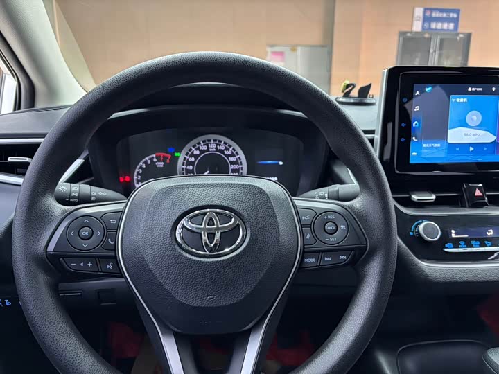 Фото 9 - Toyota Corolla