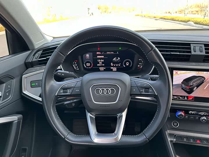 Фото 8 - Audi Q3
