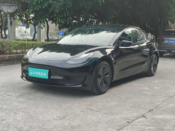 Фото 1 - Tesla Model 3
