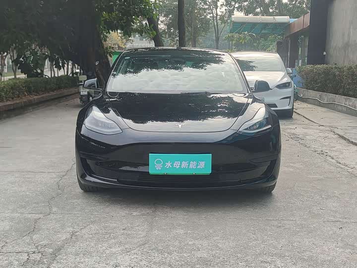 Фото 2 - Tesla Model 3