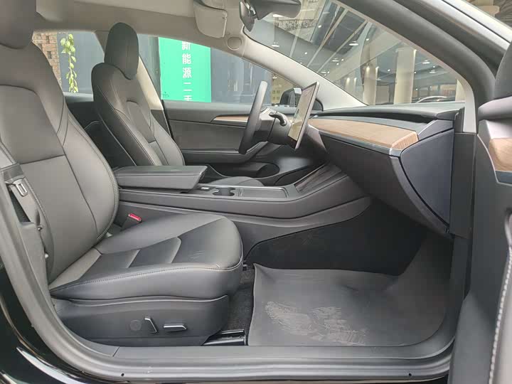 Фото 9 - Tesla Model 3