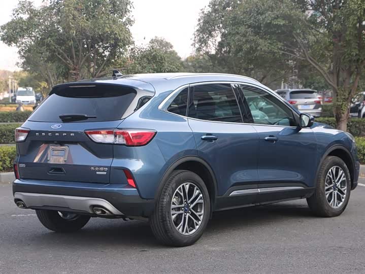 Фото 7 - Ford Escape