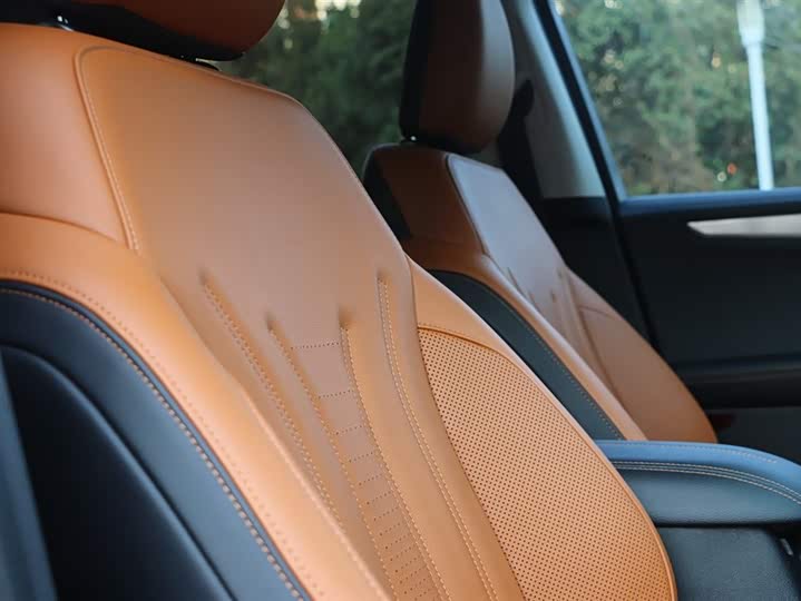 Фото 9 - Ford Escape