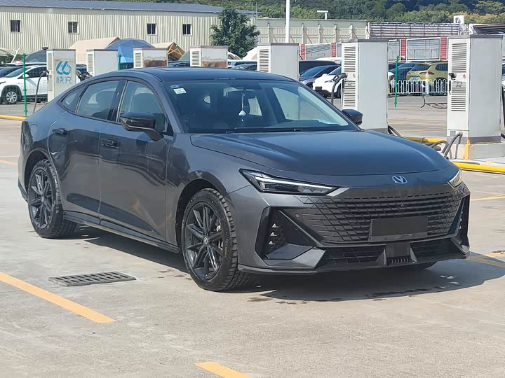 Фото 3 - Changan UNI-V Hybrid