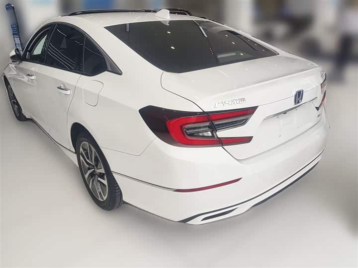 Фото 8 - Honda Accord