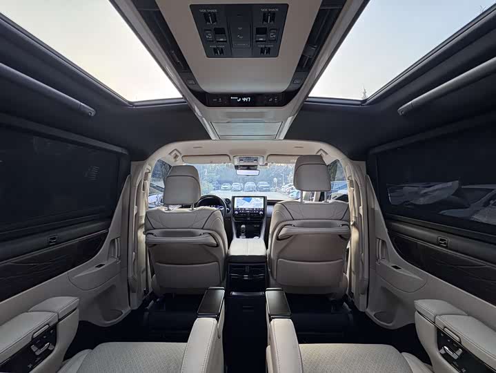 Фото 8 - Toyota Alphard