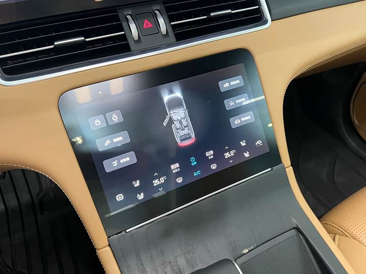 Фото 2 - LiXiang One