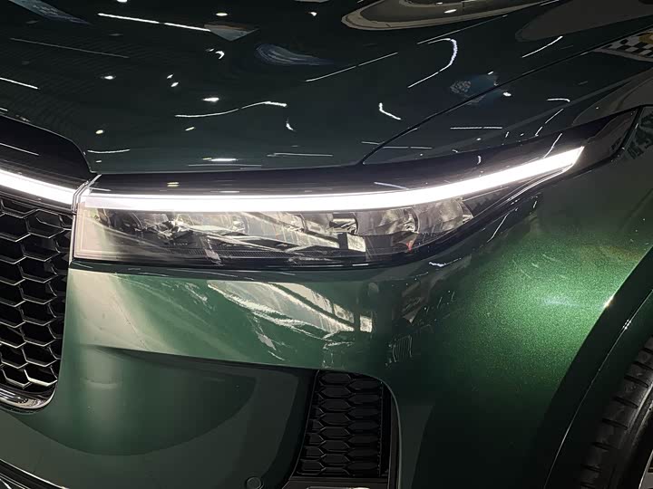 Фото 8 - LiXiang One