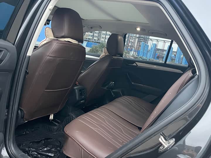 Фото 7 - Volkswagen T-Roc