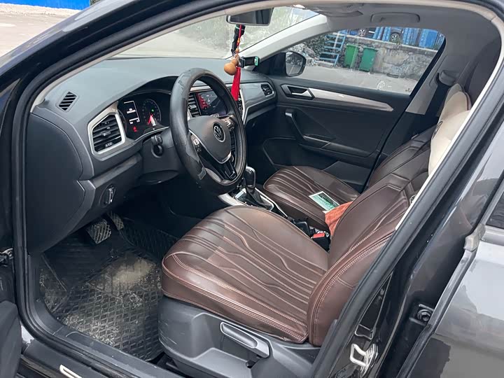 Фото 9 - Volkswagen T-Roc