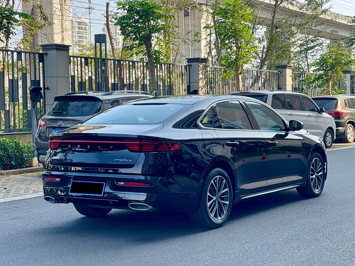 Фото 7 - Geely Preface