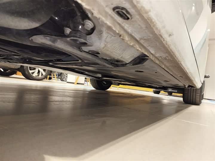 Фото 4 - Volkswagen Sagitar L