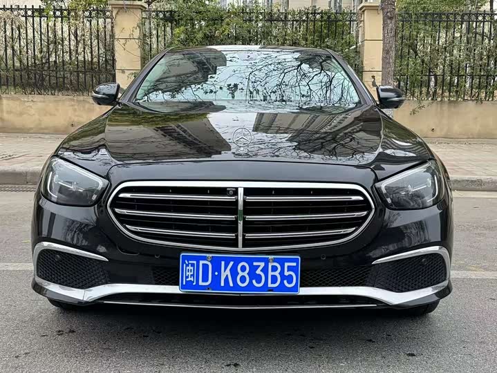 Фото 1 - Mercedes-Benz E-Class