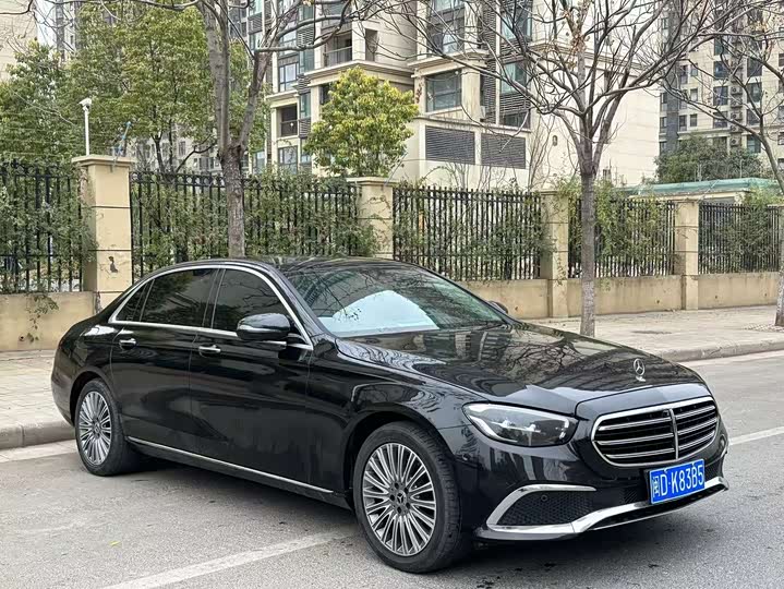 Фото 3 - Mercedes-Benz E-Class