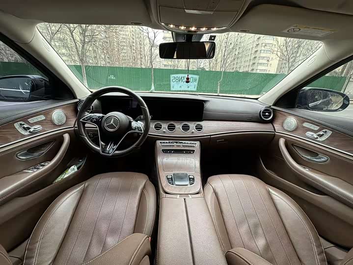 Фото 4 - Mercedes-Benz E-Class