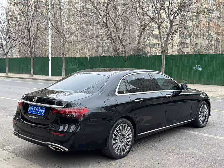 Фото 8 - Mercedes-Benz E-Class