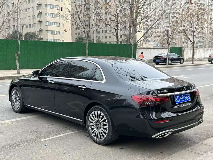 Фото 9 - Mercedes-Benz E-Class