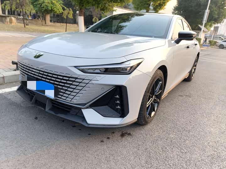 Фото 1 - Changan UNI-V