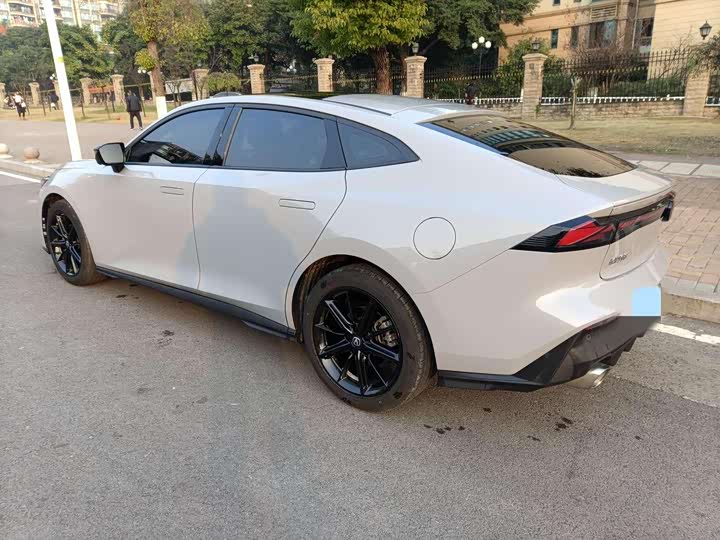 Фото 2 - Changan UNI-V