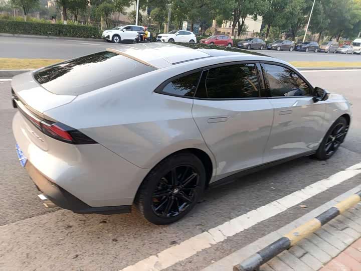 Фото 4 - Changan UNI-V