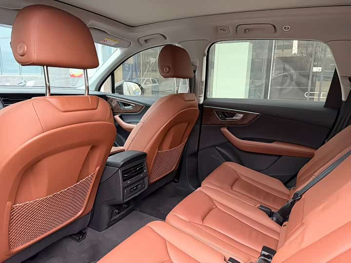 Фото 7 - Audi Q7