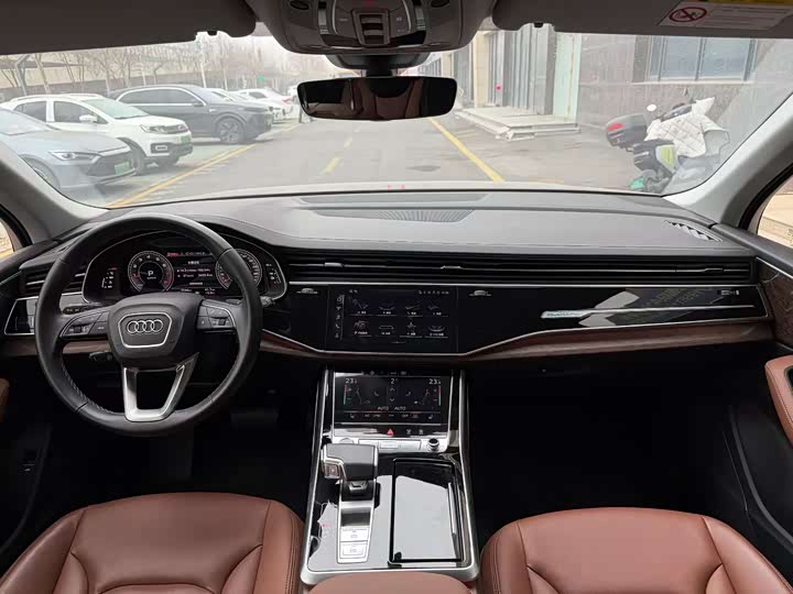 Фото 8 - Audi Q7