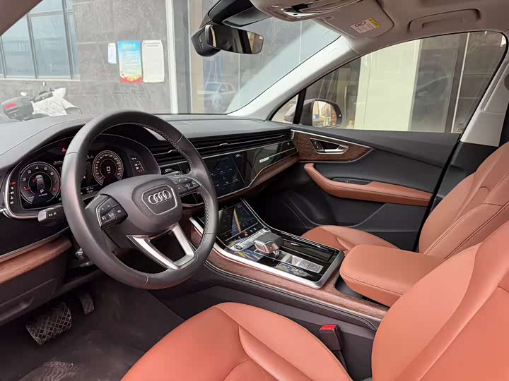 Фото 9 - Audi Q7