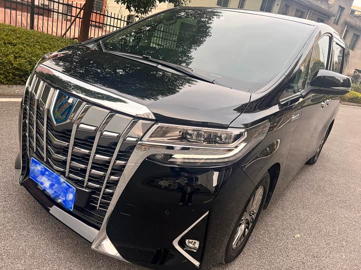 Фото 1 - Toyota Alphard