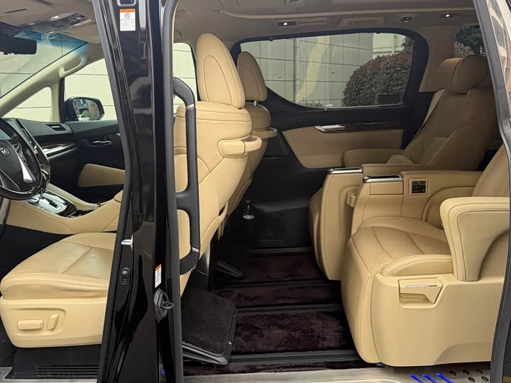 Фото 7 - Toyota Alphard