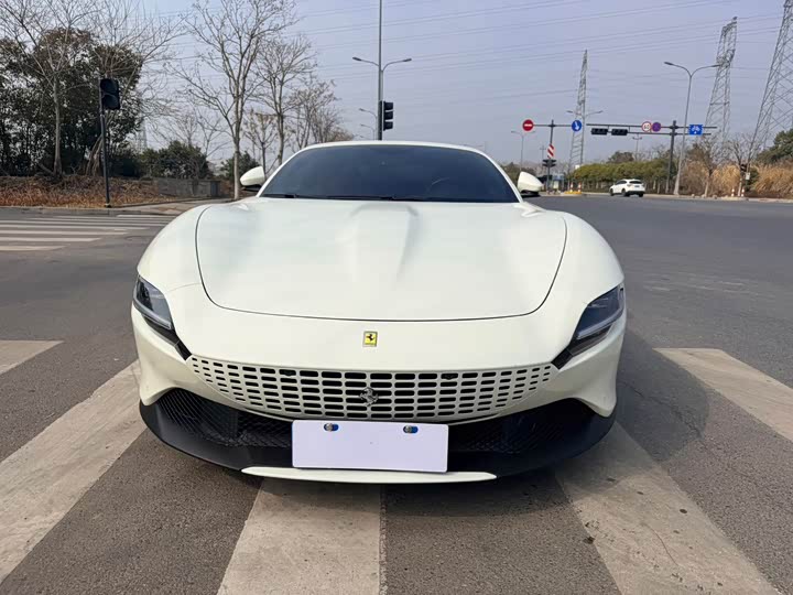 Фото 2 - Ferrari Roma