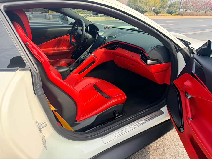 Фото 5 - Ferrari Roma